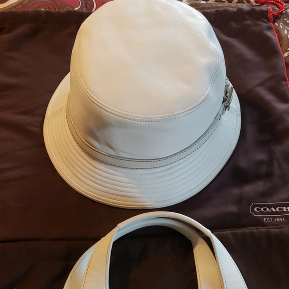 Coach set - Picture 2 of 6